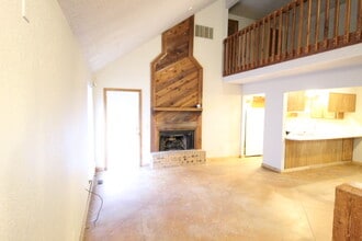 13733 Fairhill Ave in Edmond, OK - Building Photo - Building Photo