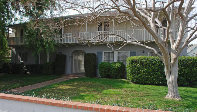 523 Los Robles Ave in Pasadena, CA - Foto de edificio - Building Photo