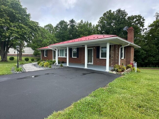 2151 Crooked Oak Rd in Rocky Mount, VA - Building Photo - Building Photo