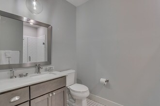 525 East in Charlotte, NC - Building Photo - Building Photo