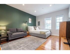 309R Sumner St-Unit -2R in Boston, MA - Building Photo - Building Photo