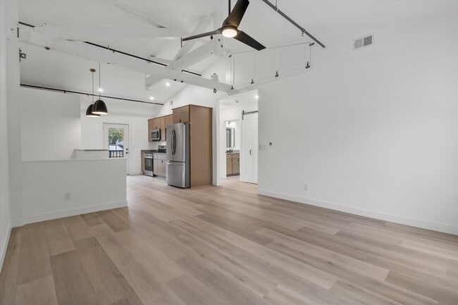 308 Oak St, Unit 201