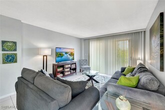 1300 Gulf Shore Blvd N in Naples, FL - Building Photo - Building Photo