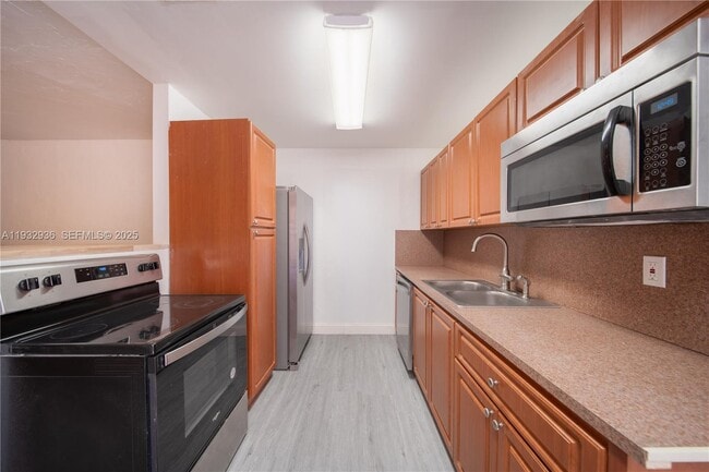 435 SW 33rd Ave in Miami, FL - Building Photo - Building Photo