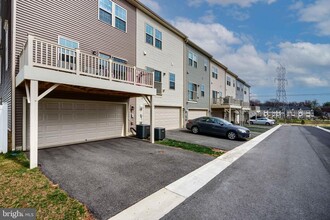 9553 Tall Oaks Rd in Montgomery Village, MD - Building Photo - Building Photo