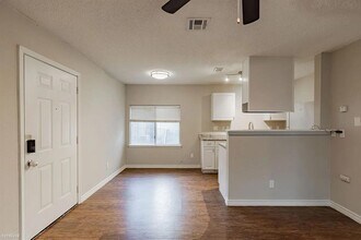 4500 Witham Ln in Austin, TX - Building Photo - Building Photo