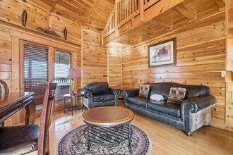 1080 Towering Oaks Dr in Sevierville, TN - Building Photo - Building Photo