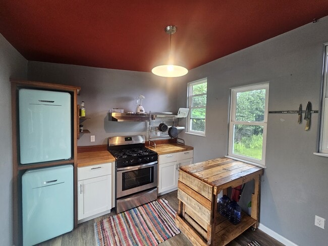 property at 15-1724-2048 Maia Ave