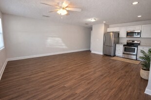 2160 Schumacher Ave in Jacksonville, FL - Building Photo