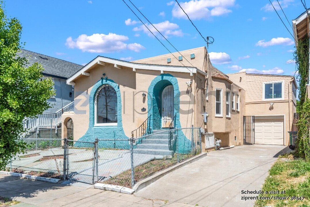 2107 69th Ave in Oakland, CA - Building Photo