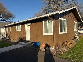 1955 NW Hayes Ave in Corvallis, OR - Building Photo