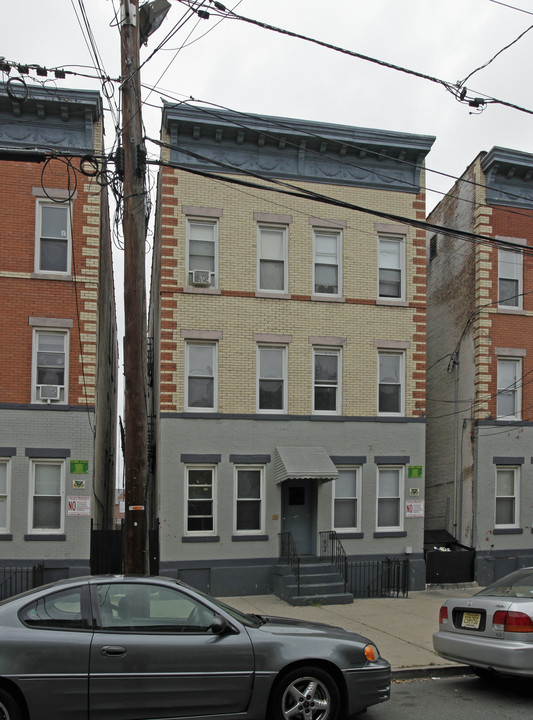 229 Van Horne St in Jersey City, NJ - Building Photo