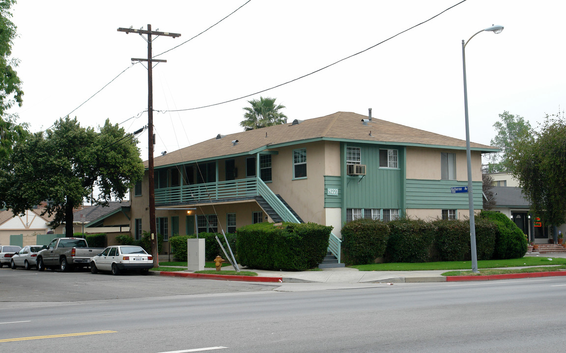 14223 Sherman Way in Van Nuys, CA - Building Photo