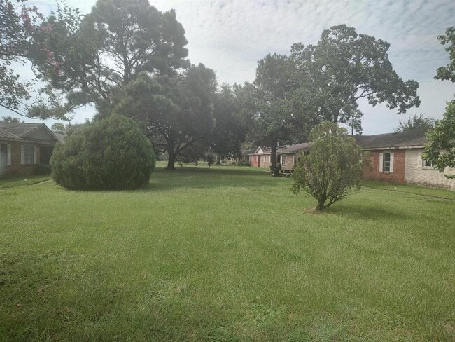 2000 Bahama Dr