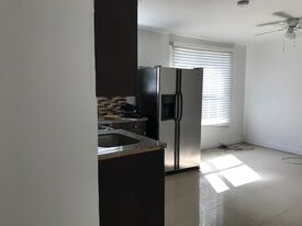 12326 NE 6th Ave, Unit 1