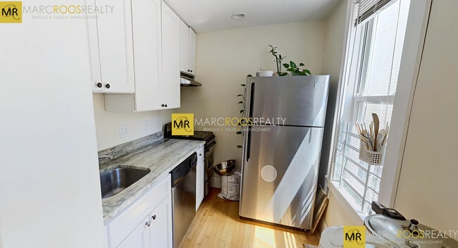 48 Cameron St, Unit 2 in Brookline, MA - Building Photo - Building Photo