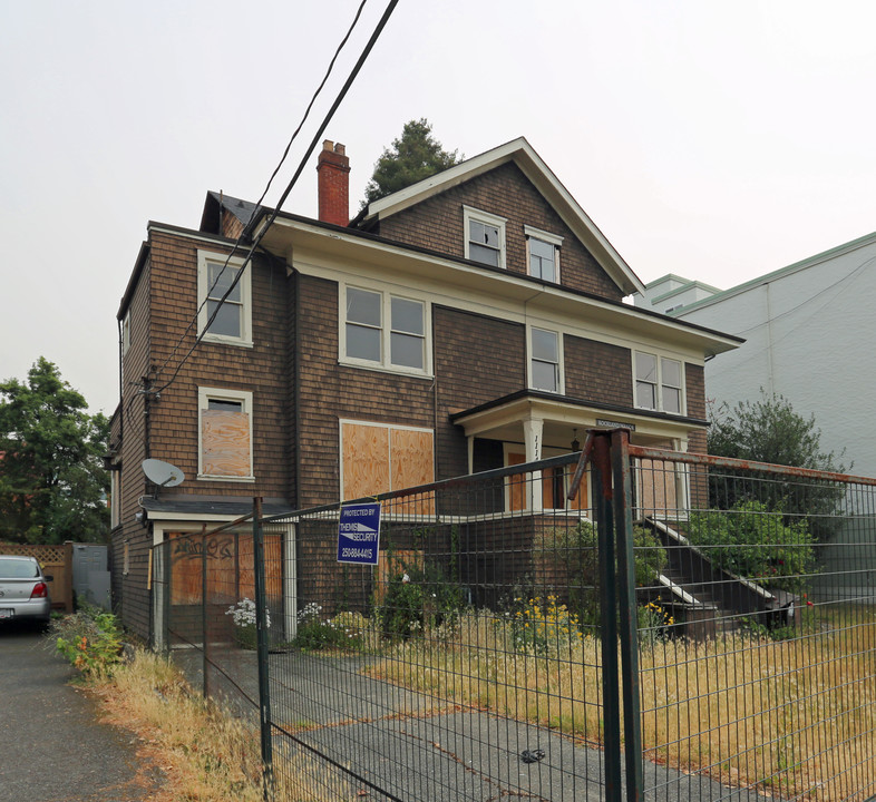 Rockland Manor in Victoria, BC - Building Photo