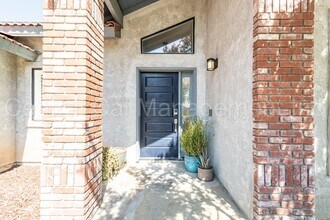 9408 Bracken Oak Way in Bakersfield, CA - Building Photo - Building Photo