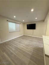 554 Sea Shell Ln in Las Vegas, NV - Building Photo - Building Photo