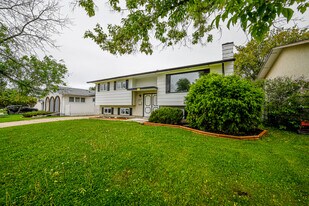 7638-797A 97a St in Grande Prairie, AB - Building Photo