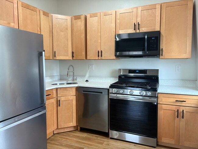 16 Flint St, Unit 3 in Somerville, MA - Building Photo - Building Photo