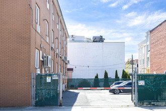 3101-3115 Emmons Ave in Brooklyn, NY - Building Photo - Building Photo