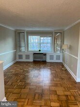 1630 W Abingdon Dr in Alexandria, VA - Building Photo - Building Photo