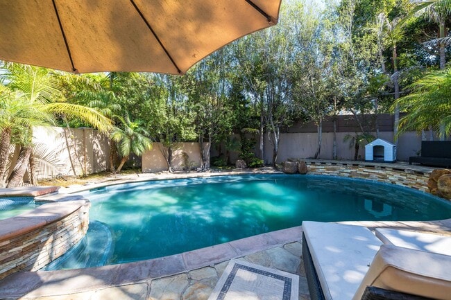 property at 1554 Mathews Ave
