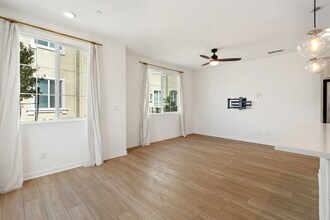 5300 E Commerce Way in Sacramento, CA - Building Photo - Building Photo