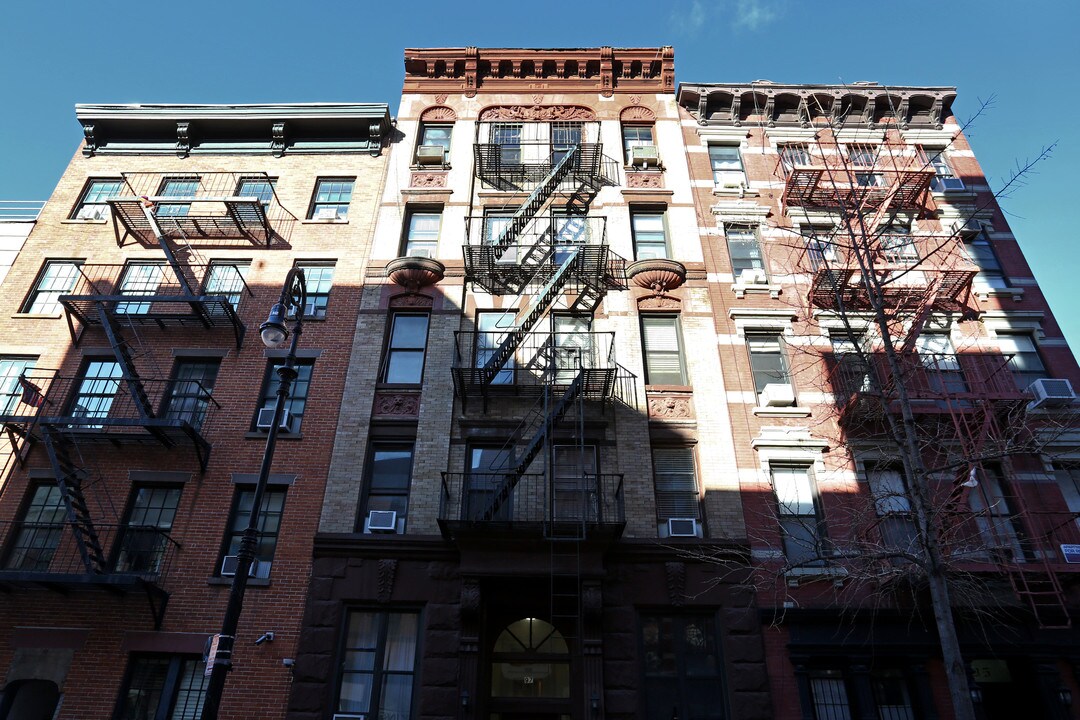 97 Perry St in New York, NY - Building Photo