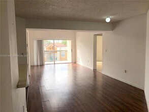 6280 NW 186th St in Hialeah, FL - Building Photo - Building Photo