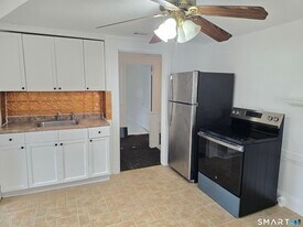 103 Capen St in Windsor, CT - Building Photo
