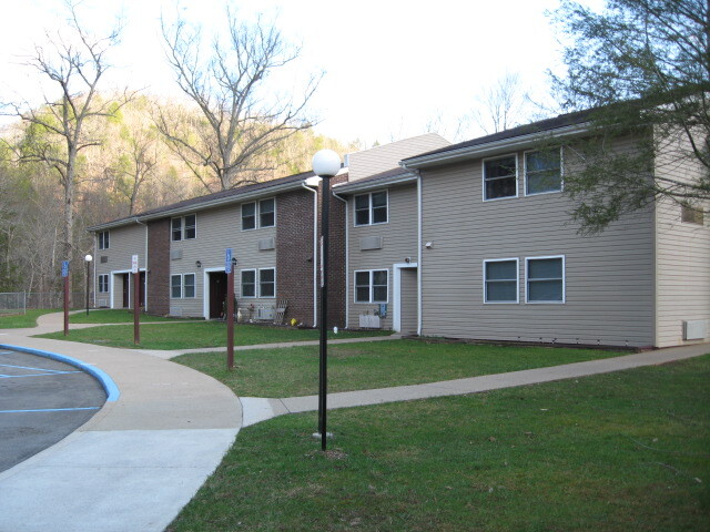 Piney Gardens in Pineville, WV - Foto de edificio - Building Photo