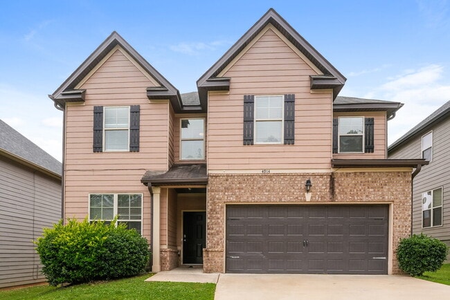 property at 4914 Rapahoe Trail