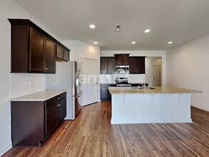 44 Prairie St in Clayton, NC - Foto de edificio - Building Photo