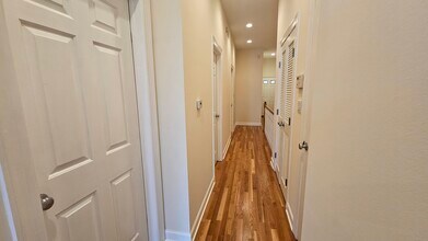 511 N Hartland Ct in Chicago, IL - Building Photo - Building Photo