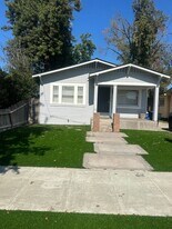 226 W Bush St in Hanford, CA - Building Photo