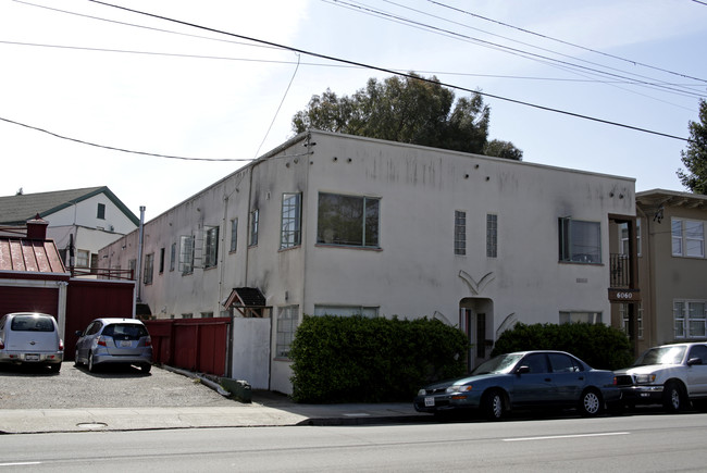 6060 Claremont Ave in Oakland, CA - Building Photo - Building Photo