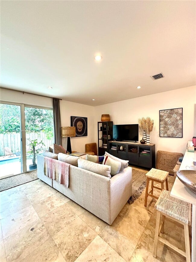 2784 SW 34th Ave in Miami, FL - Building Photo - Building Photo
