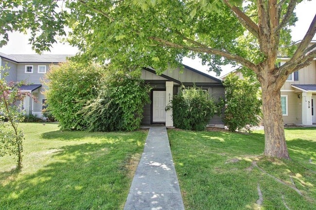 property at 511 W Archerfield St