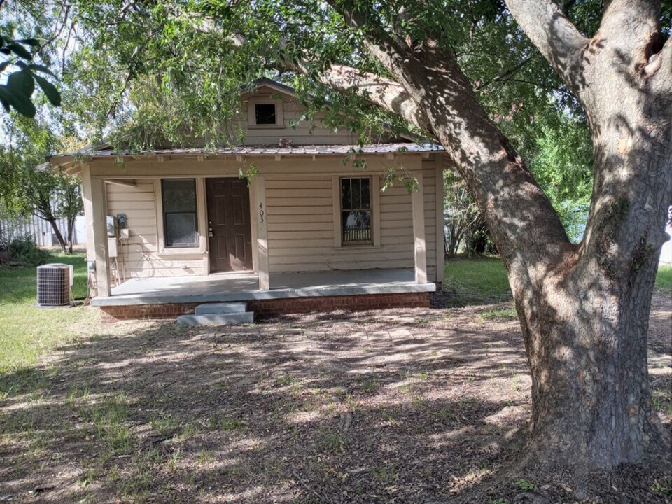 403 Marietta St in Queen City, TX - Building Photo