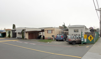 Paradise Mobile Home Park Apartments