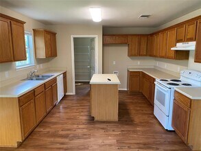 13601 Lyndon B Johnson St in Manor, TX - Building Photo - Building Photo