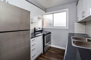 21 Holborn Drive in Kitchener, ON - Building Photo