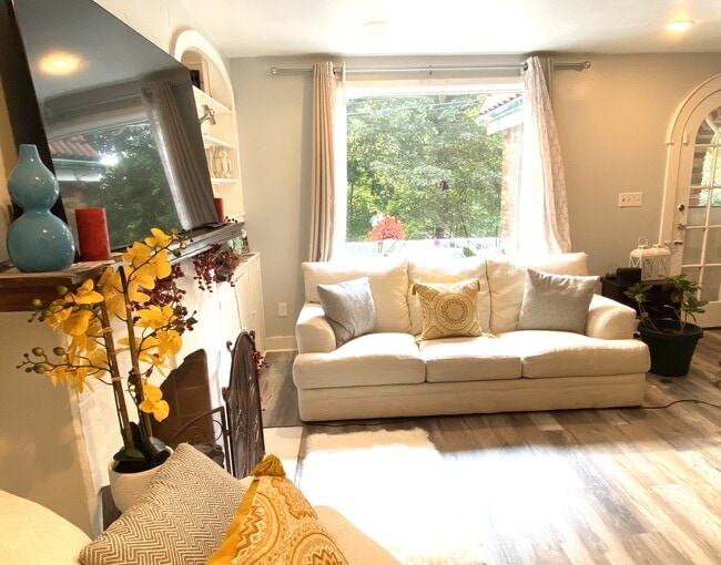 property at 839 Eldora Plz