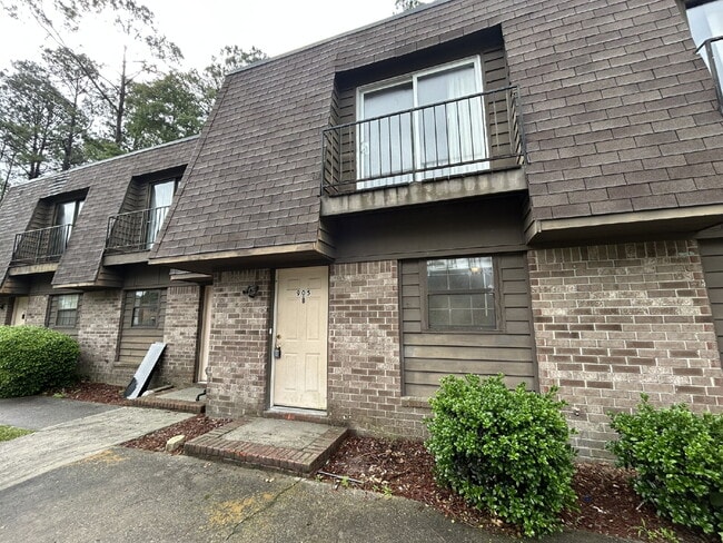 property at 905 W Pine St