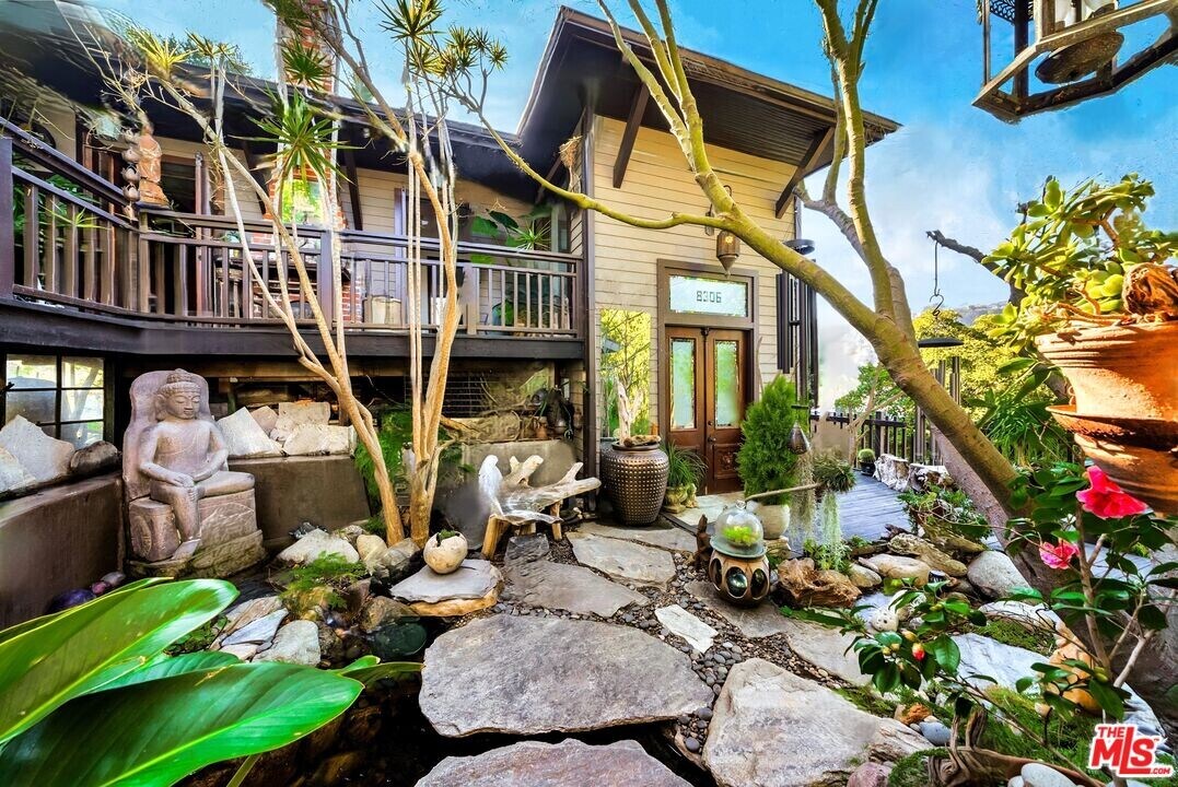 8306 Yucca Trail in Los Angeles, CA - Building Photo