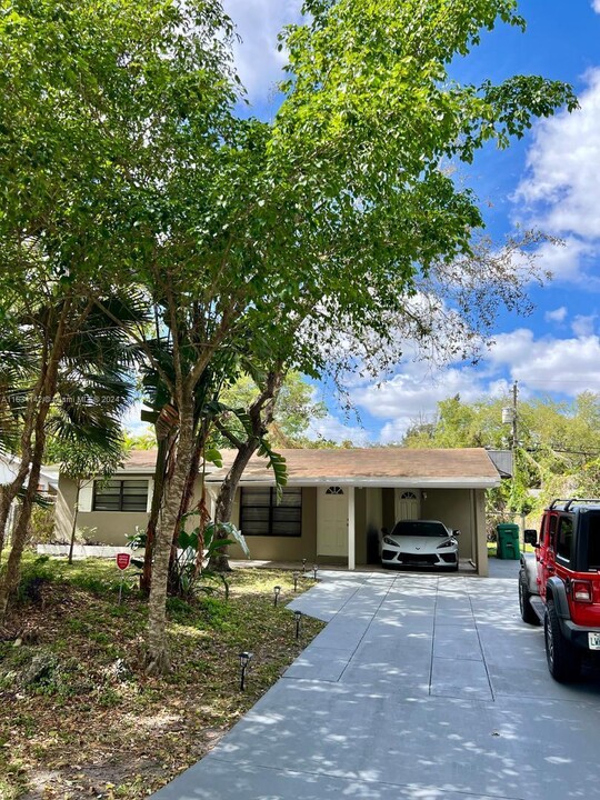 4731 SW 25th Ave in Fort Lauderdale, FL - Building Photo