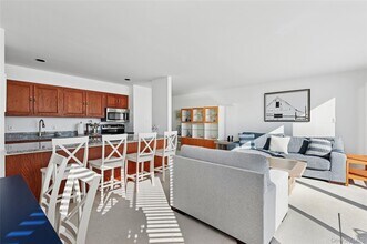 259 Dune Rd in Westhampton Beach, NY - Building Photo - Building Photo