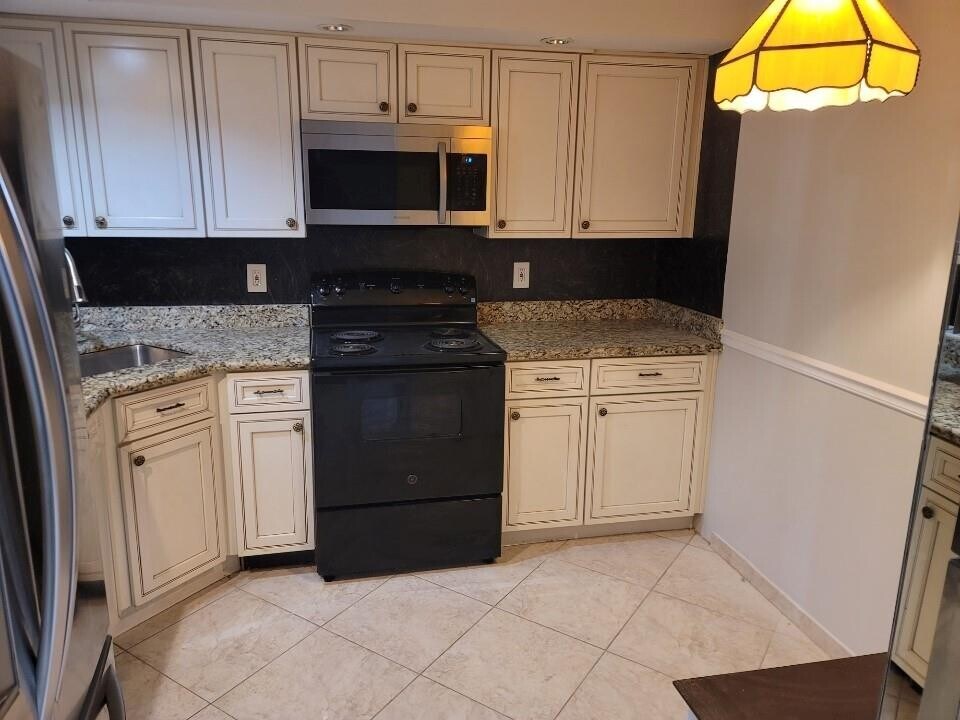 8657 Boca Glades Blvd W, Unit 1 in Boca Raton, FL - Foto de edificio